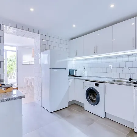 Groundfloor Фару