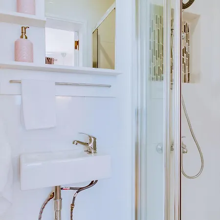 Groundfloor Фару